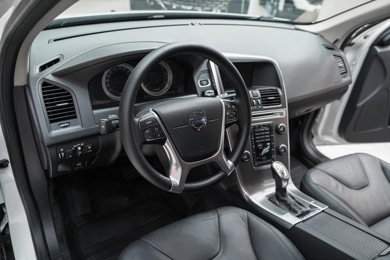 Volvo XC60 2012, белый, ДЦ Орехово