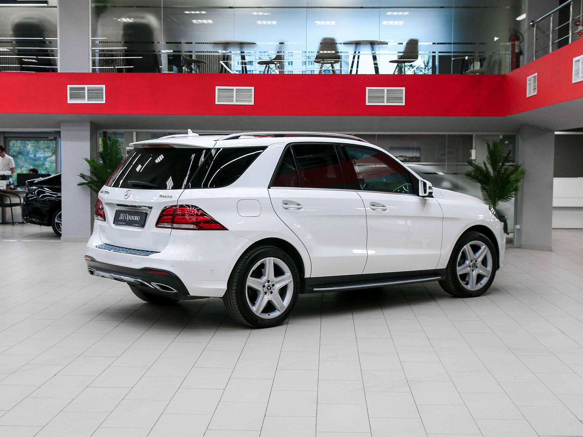 Mercedes-Benz GLE 2016, белый, ДЦ Орехово