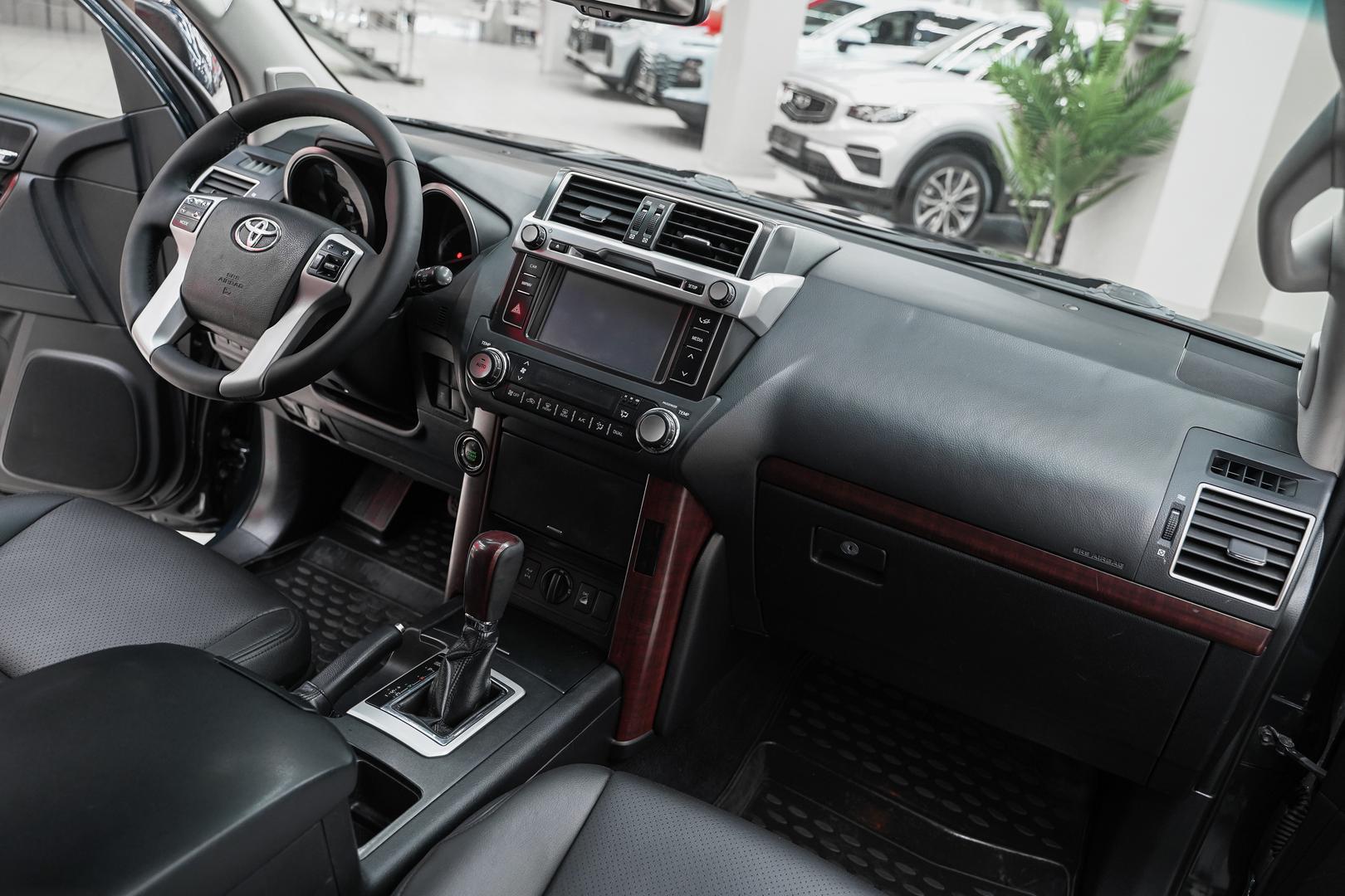 Toyota Land Cruiser Prado 2014, серый, ДЦ Орехово