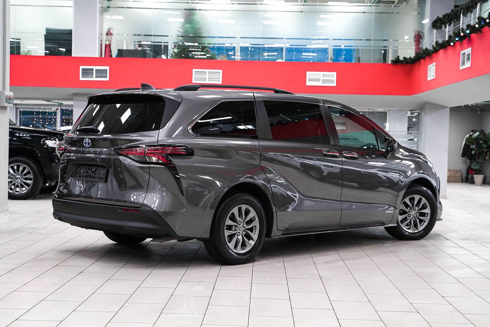 Toyota Sienna 2021, серый, ДЦ Орехово