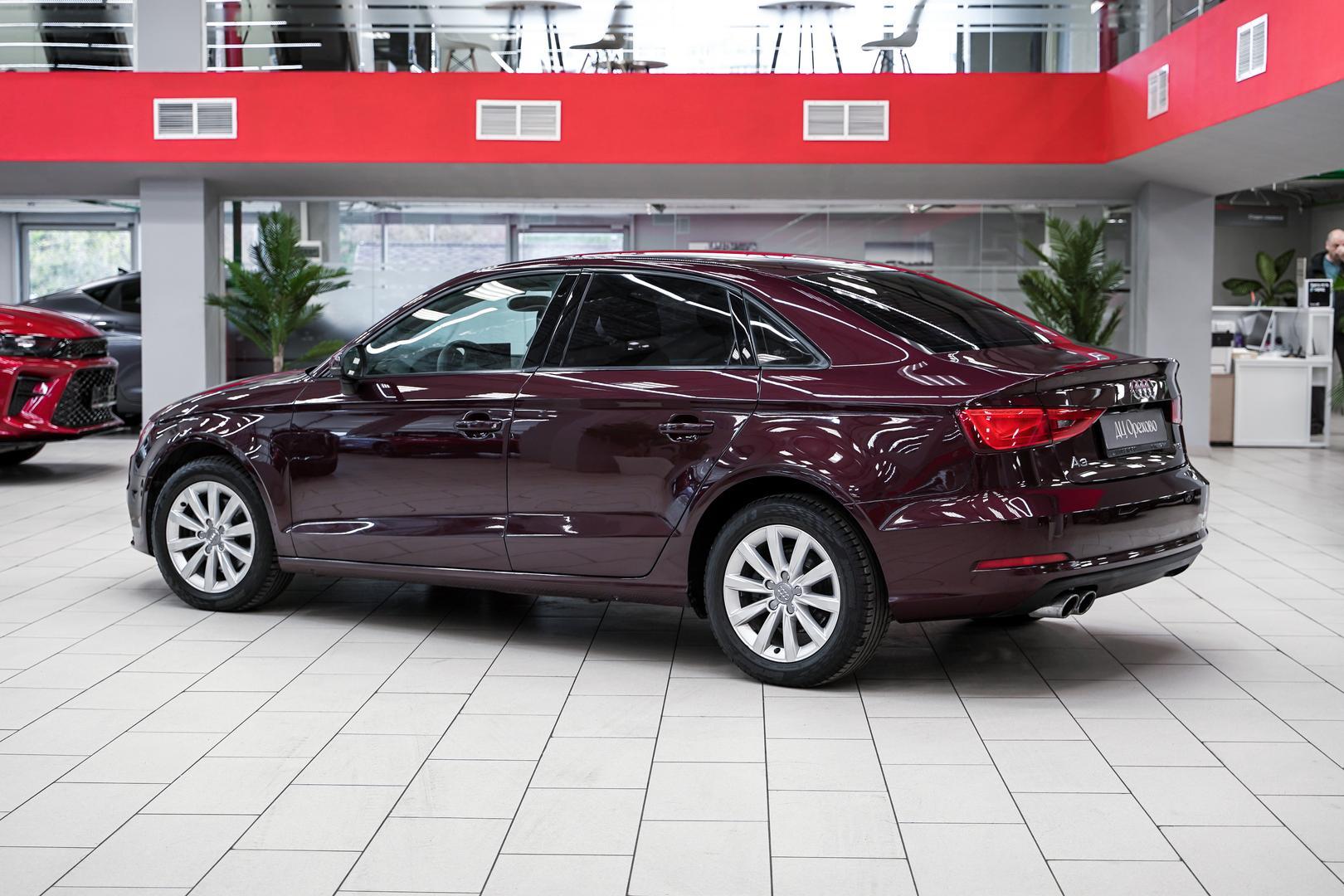 Audi A3 2014, красный, ДЦ Орехово