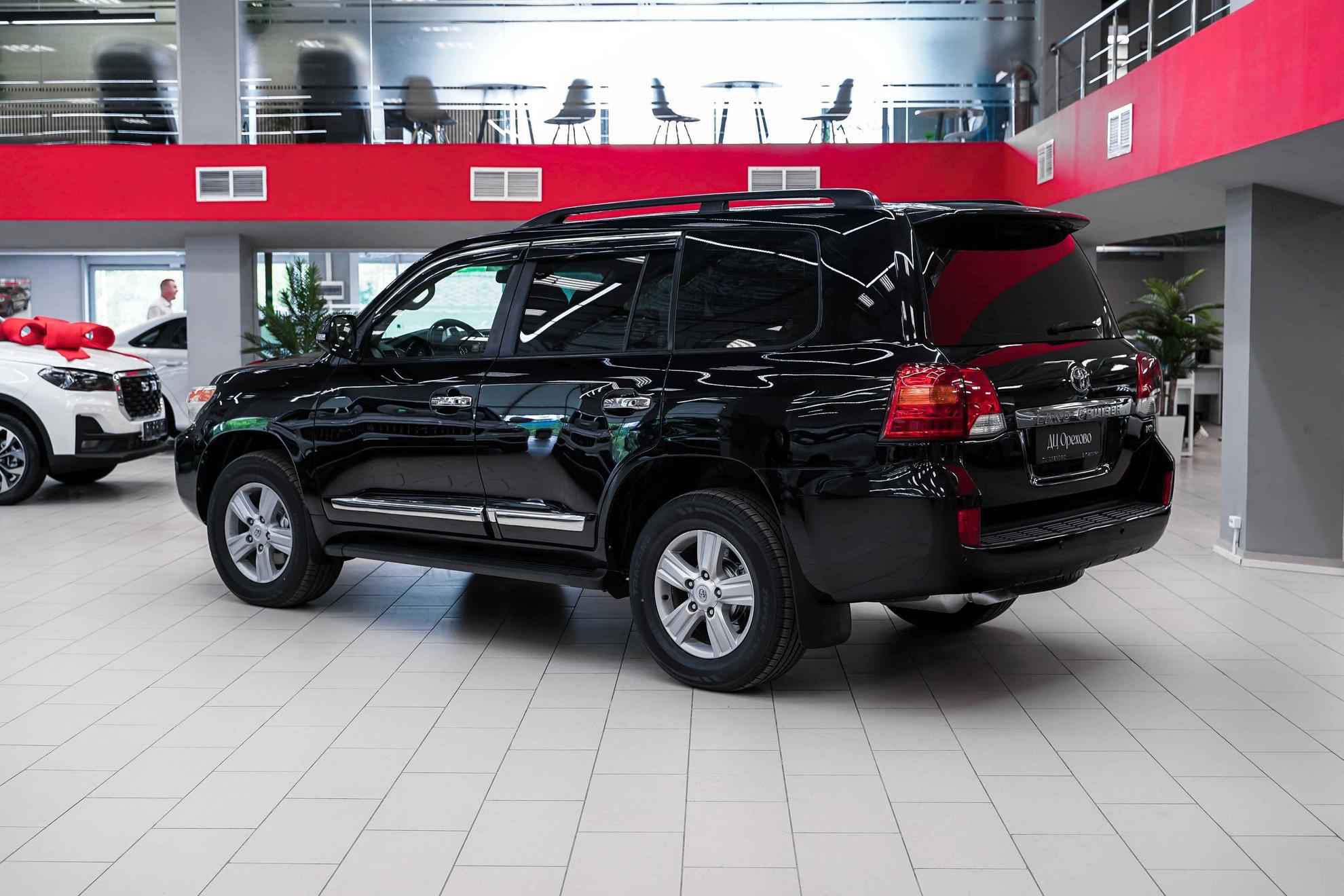 Toyota Land Cruiser 2012, черный, ДЦ Орехово