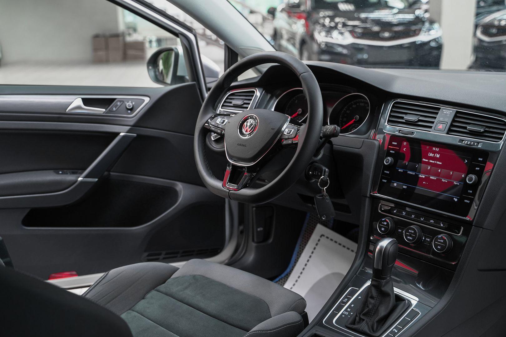 Volkswagen Golf 2019, серый, ДЦ Орехово