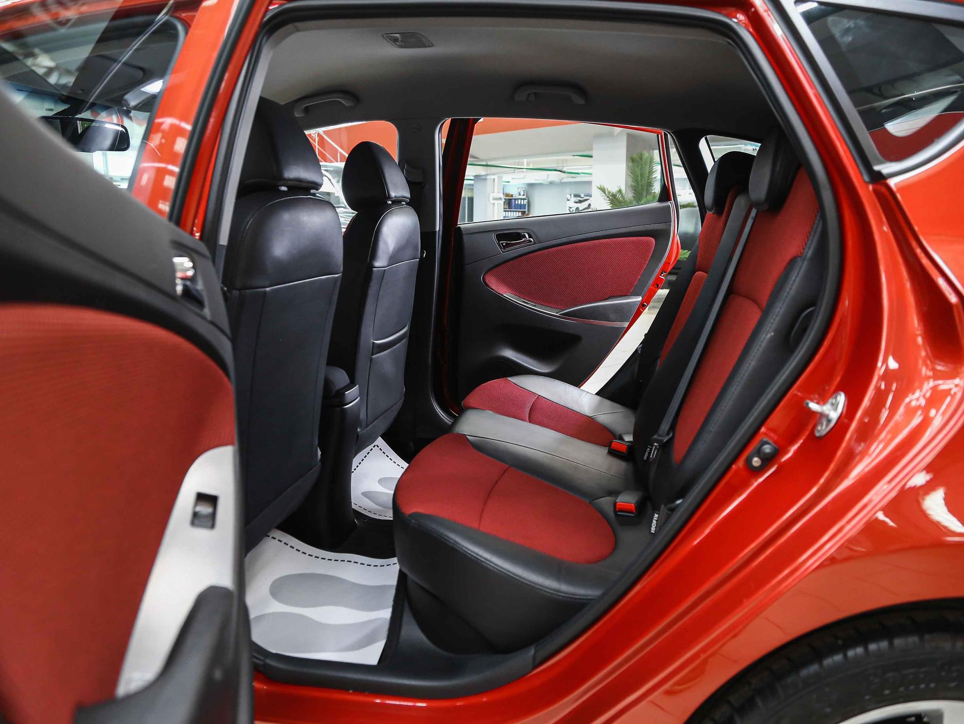 Hyundai Solaris 2012, красный, ДЦ Орехово
