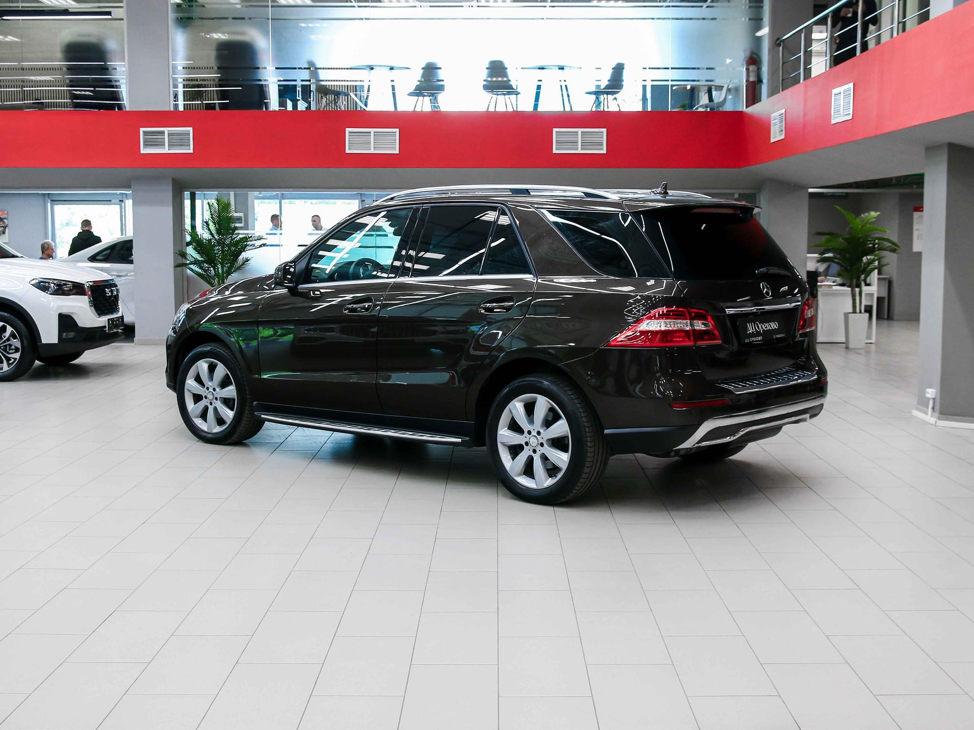 Mercedes-Benz M-Класс 2014, коричневый, ДЦ Орехово