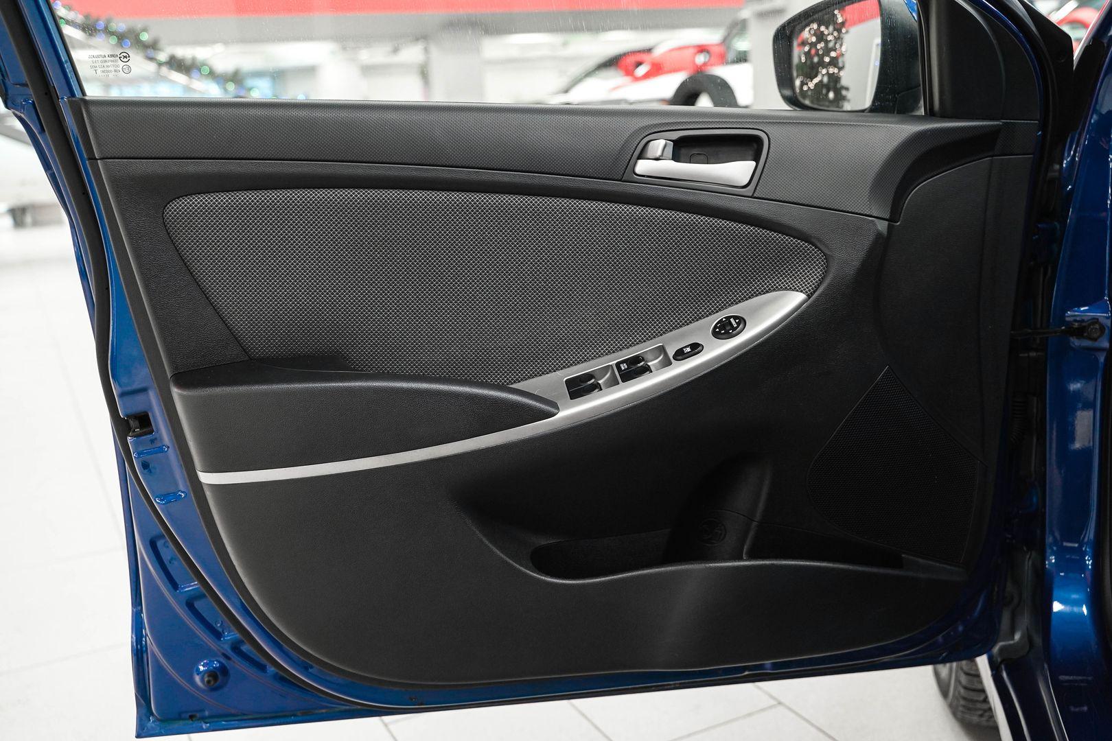 Hyundai Solaris 2011, синий, ДЦ Орехово