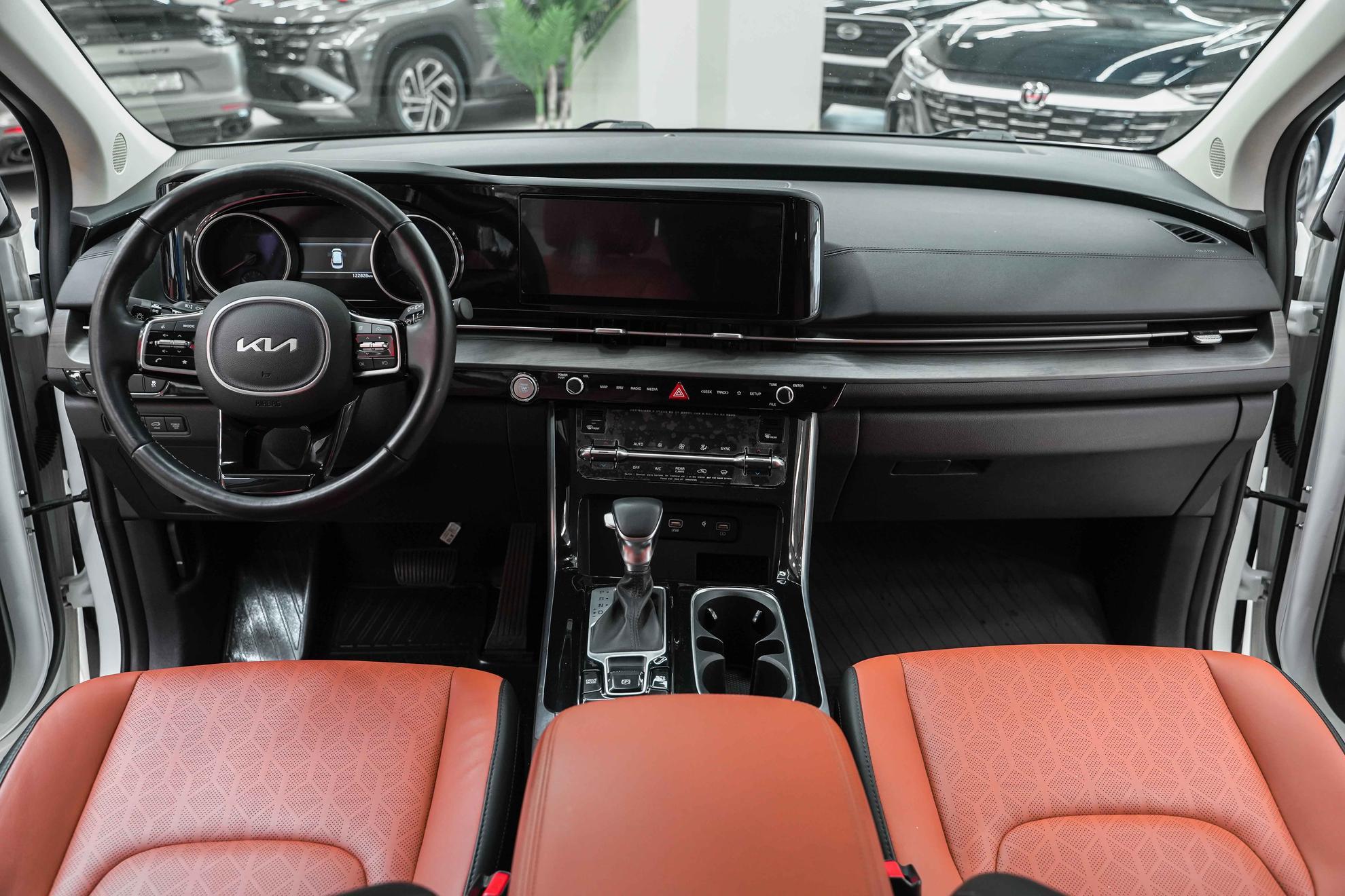Kia Carnival 2023, белый, ДЦ Орехово