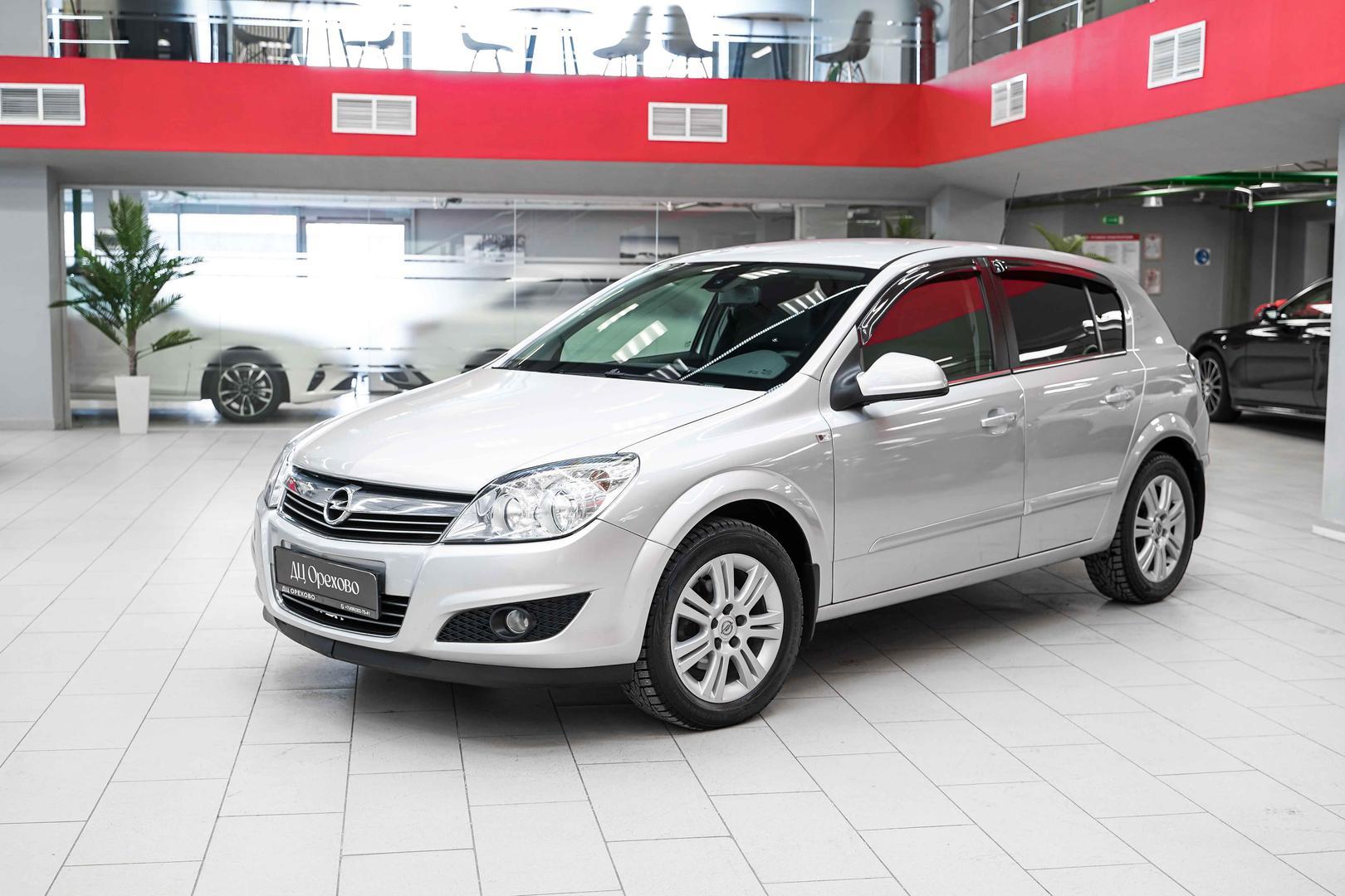 Opel Astra 2011, серебряный, ДЦ Орехово