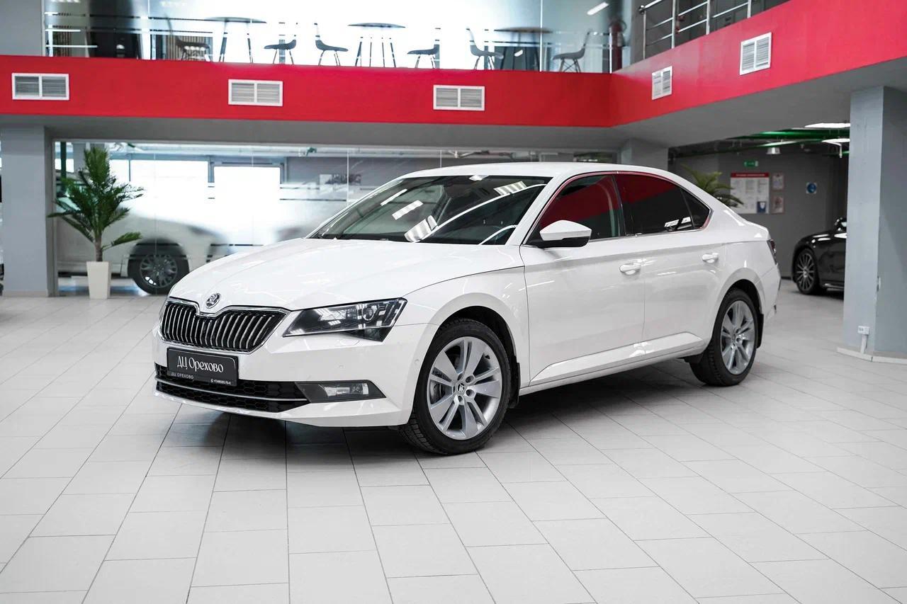 Skoda Superb 2018, белый, ДЦ Орехово