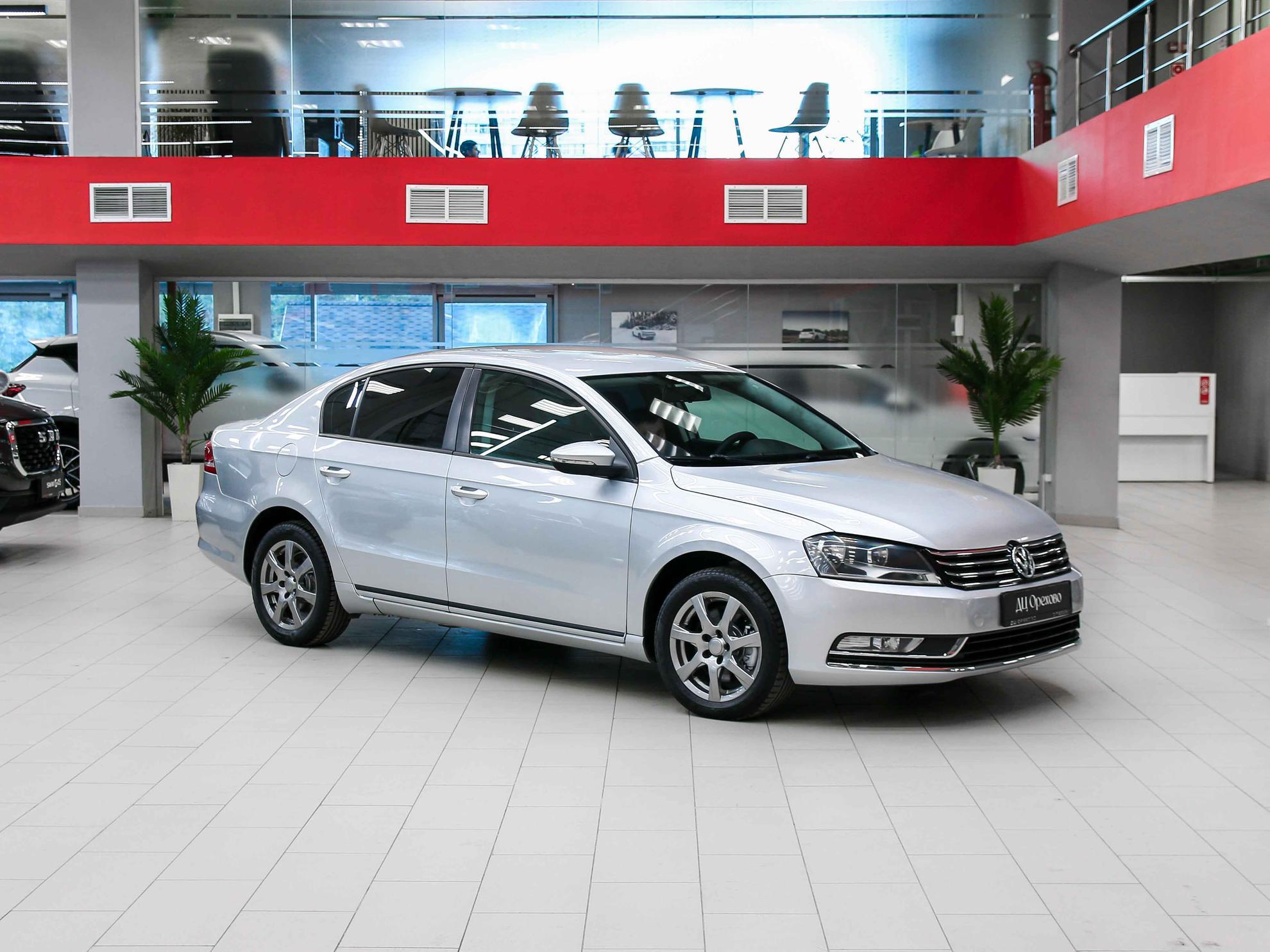Volkswagen Passat 2011, серебряный, ДЦ Орехово
