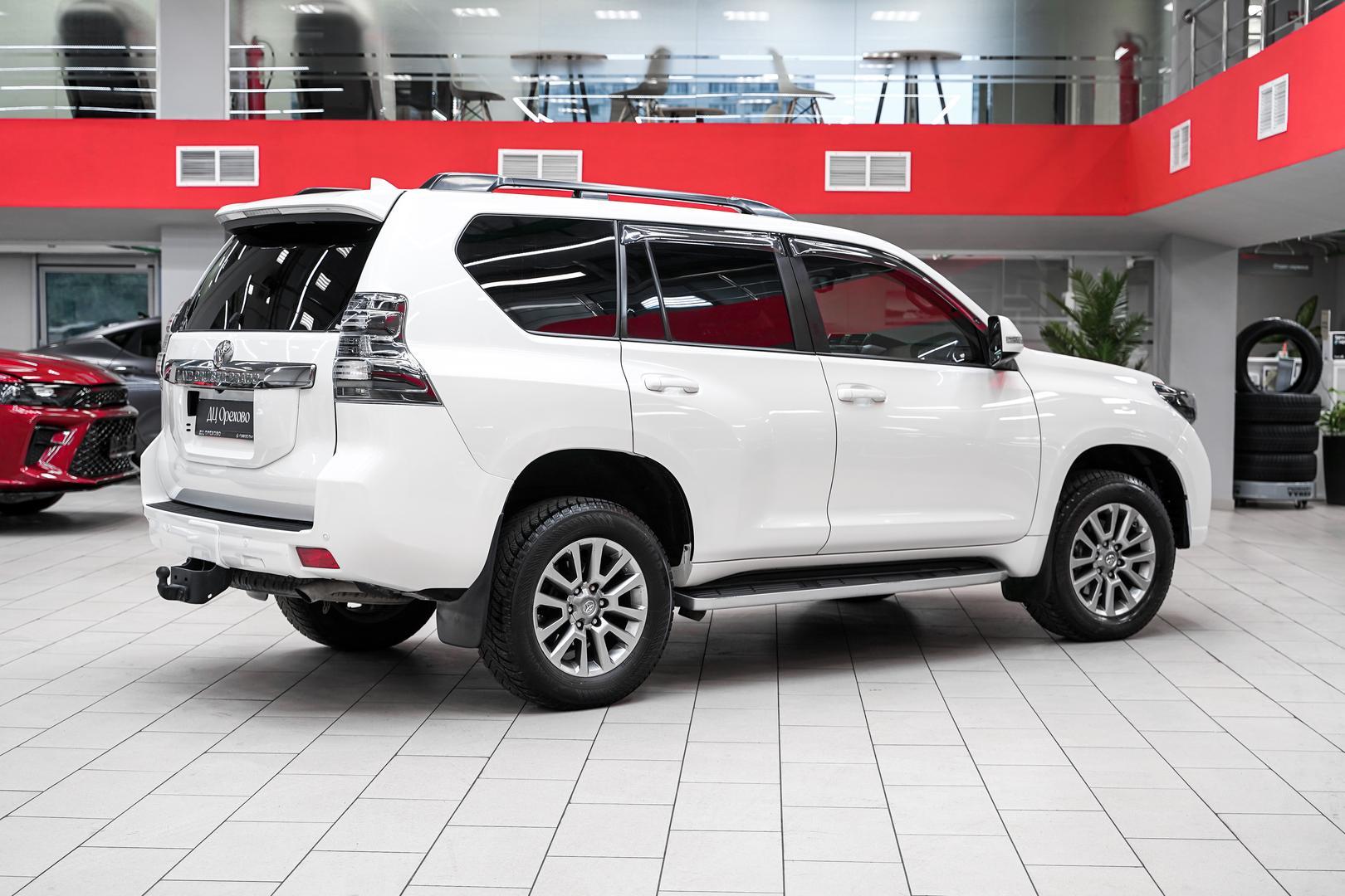 Toyota Land Cruiser Prado 2017, белый, ДЦ Орехово
