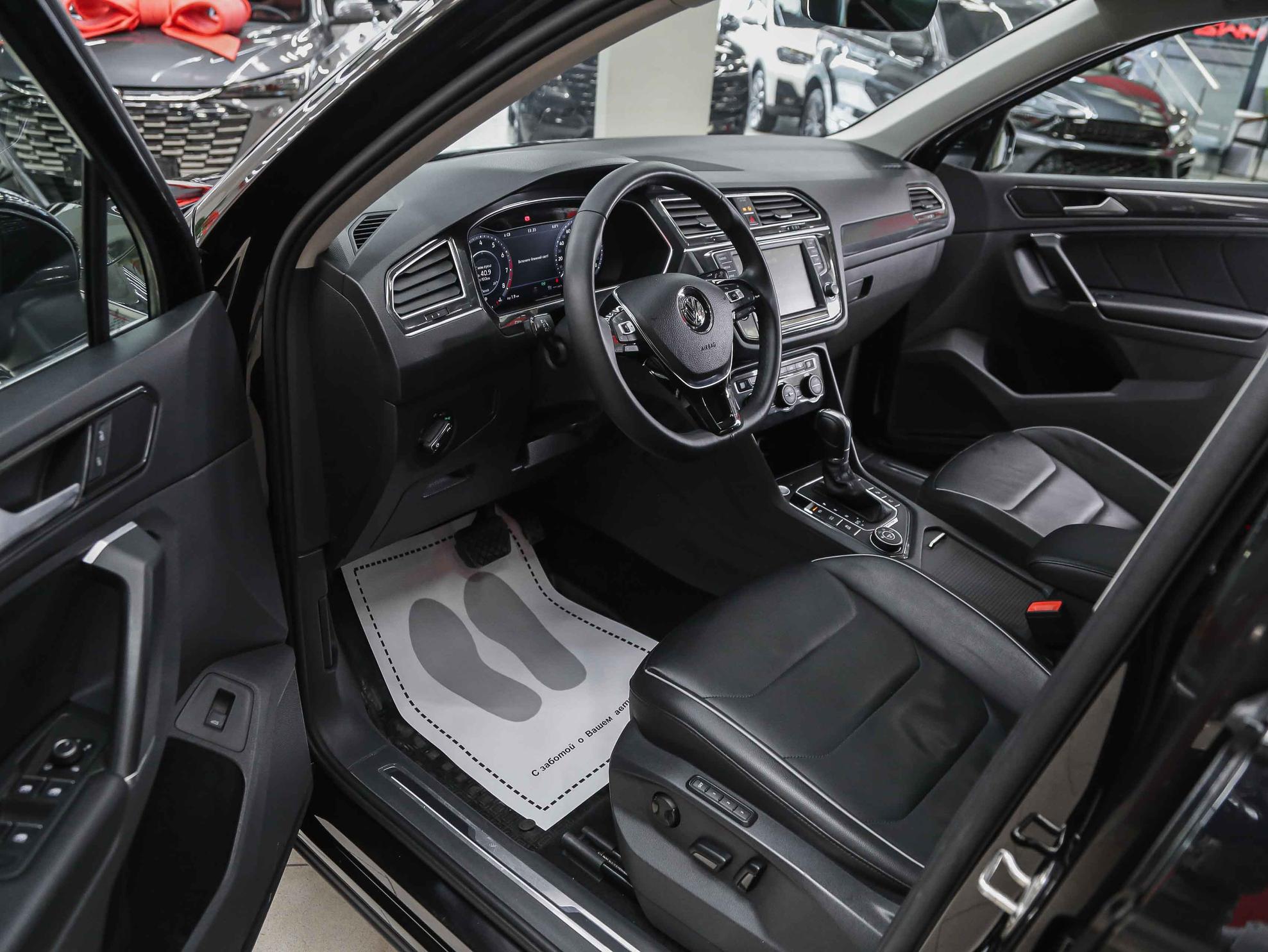Volkswagen Tiguan 2017, черный, ДЦ Орехово
