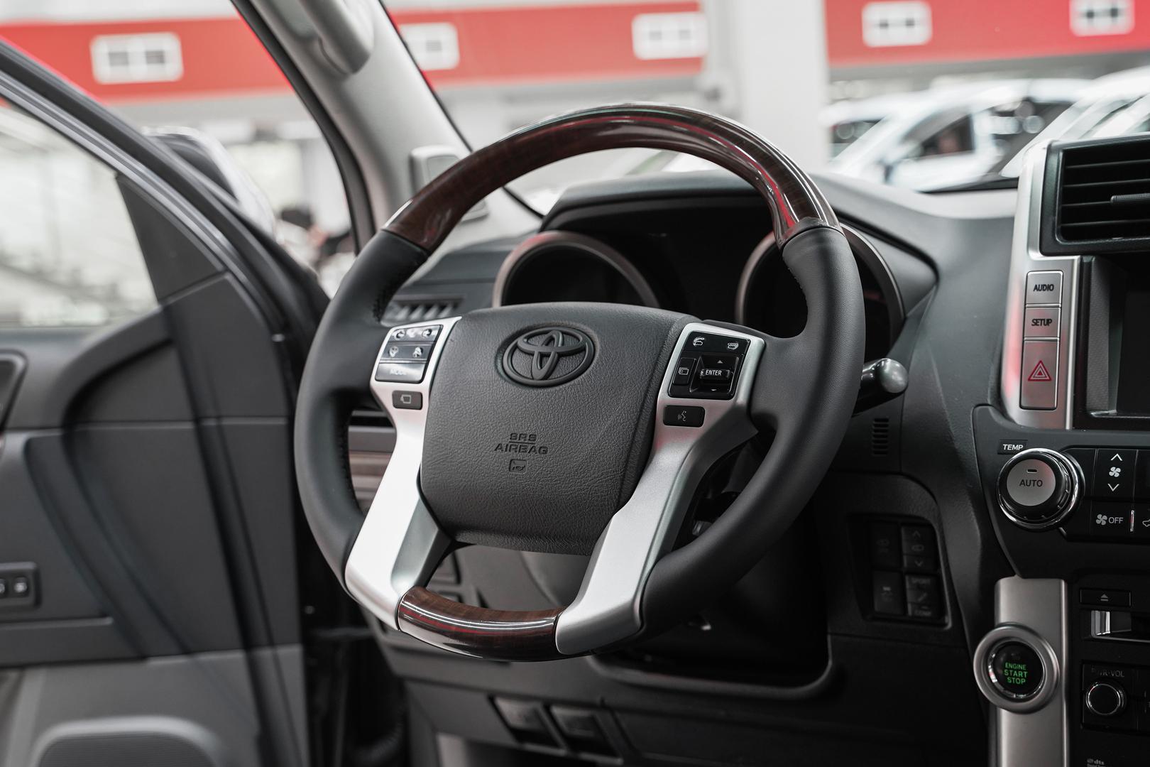 Toyota Land Cruiser Prado 2011, серый, ДЦ Орехово