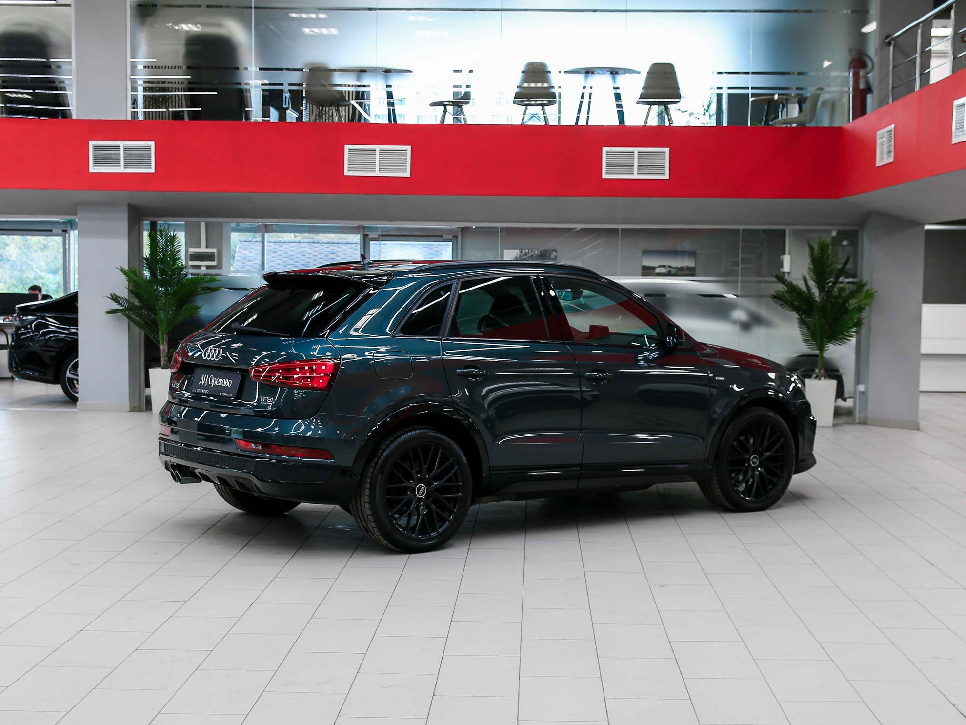Audi Q3 2017, зеленый, ДЦ Орехово