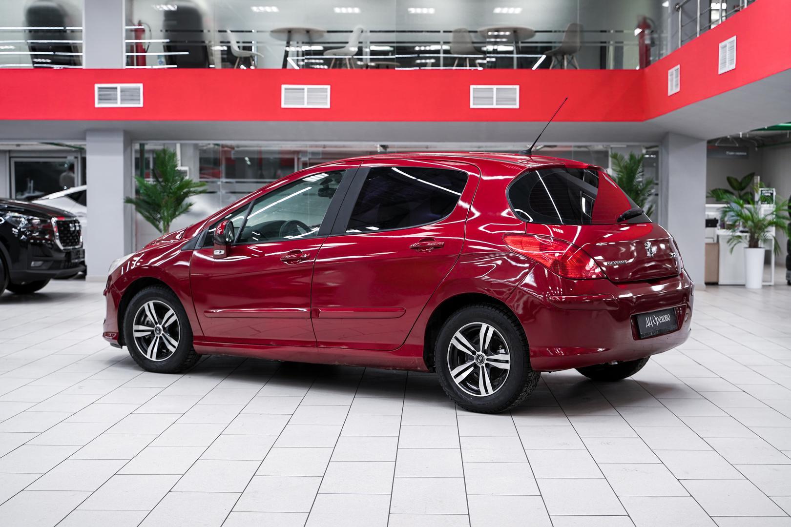 Peugeot 308 2008, красный, ДЦ Орехово