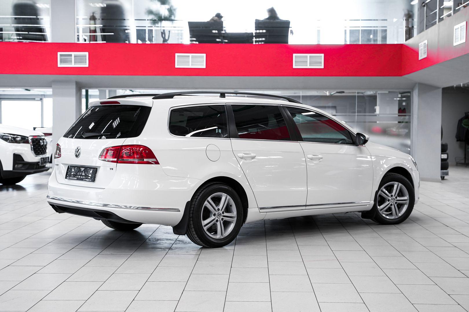 Volkswagen Passat 2013, белый, ДЦ Орехово