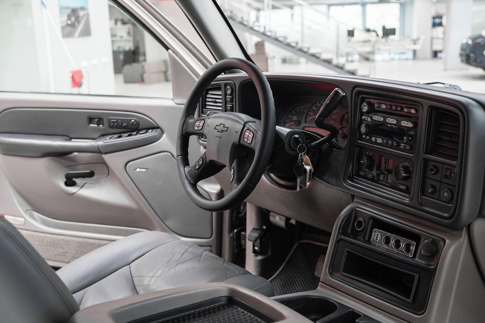 Chevrolet Tahoe 2002, серый, ДЦ Орехово