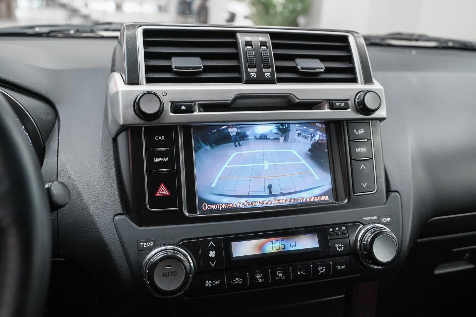 Toyota Land Cruiser Prado 2015, белый, ДЦ Орехово