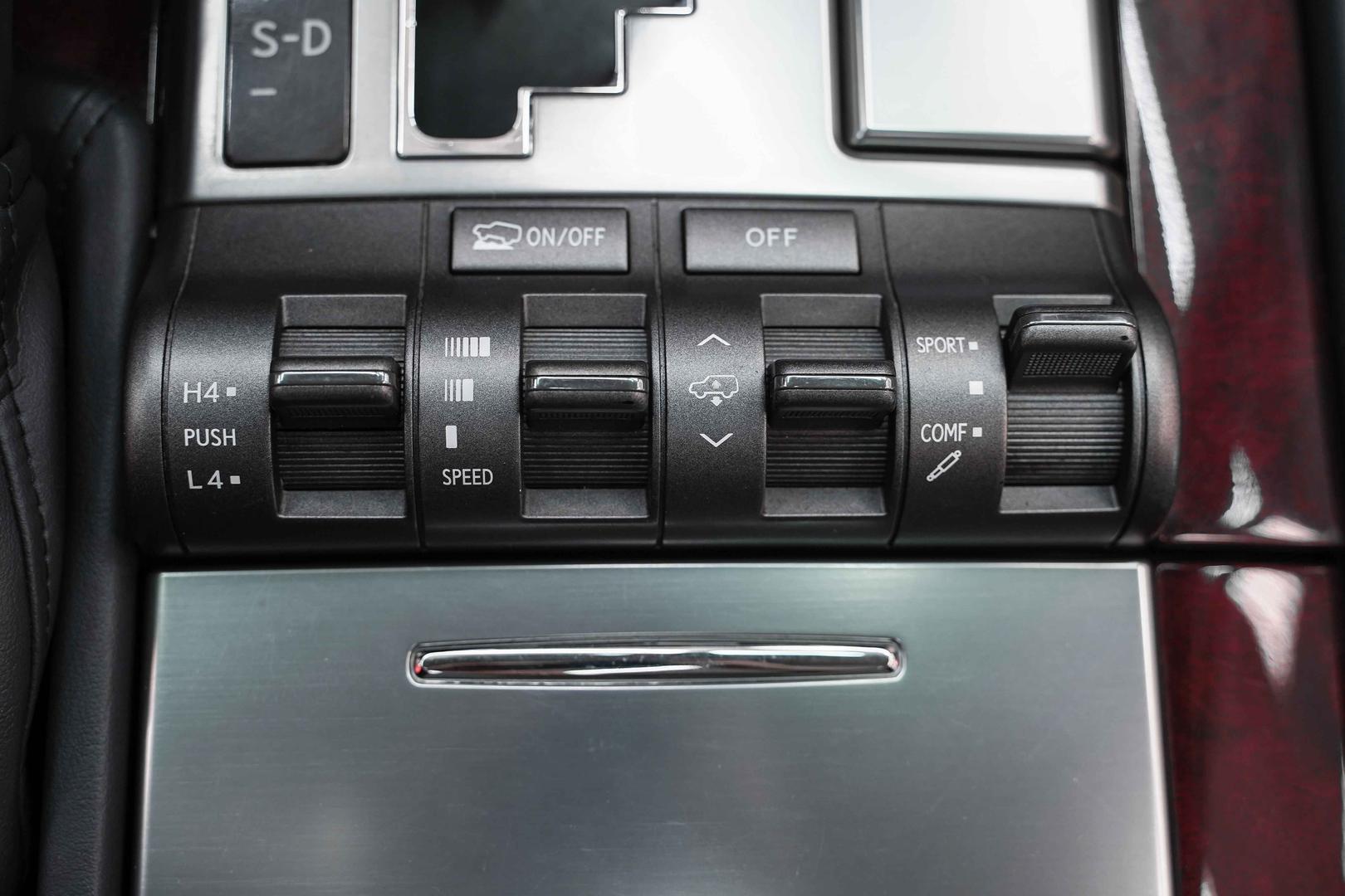 Lexus LX 2011, черный, ДЦ Орехово