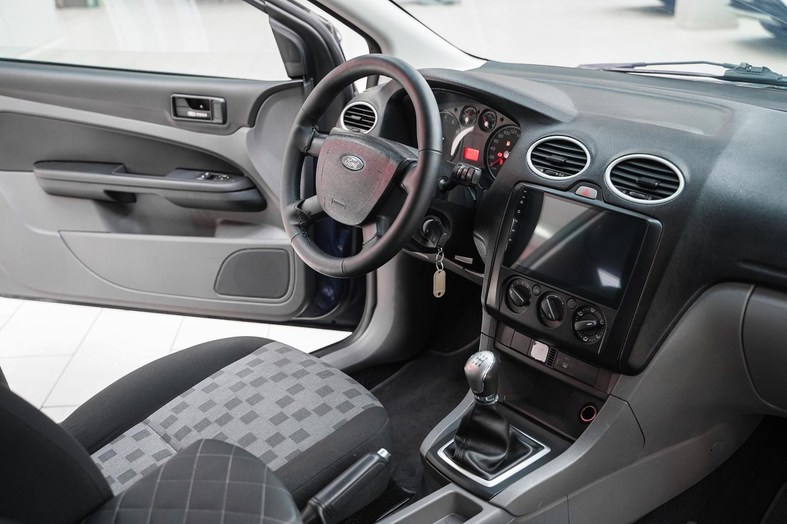 Ford Focus 2010, синий, ДЦ Орехово