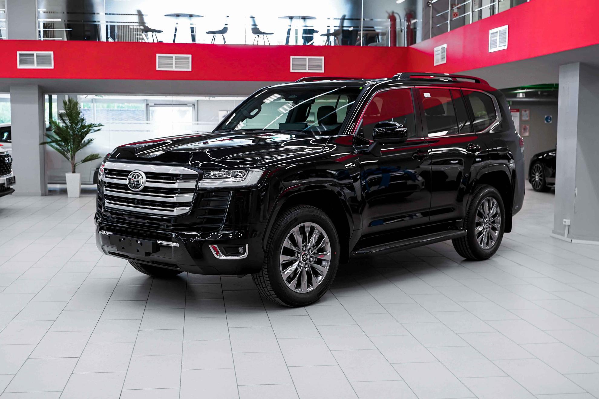 Toyota Land Cruiser 2026, черный, ДЦ Орехово
