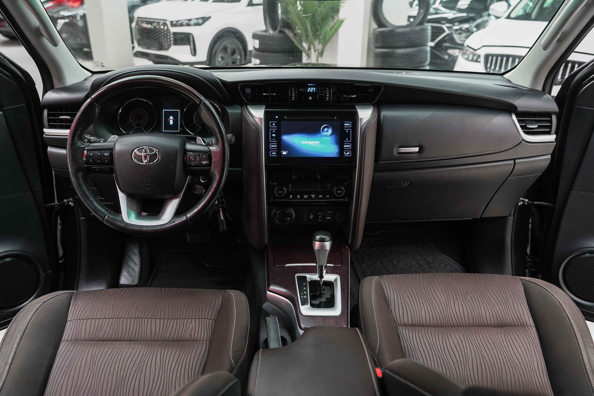 Toyota Fortuner 2018, черный, ДЦ Орехово