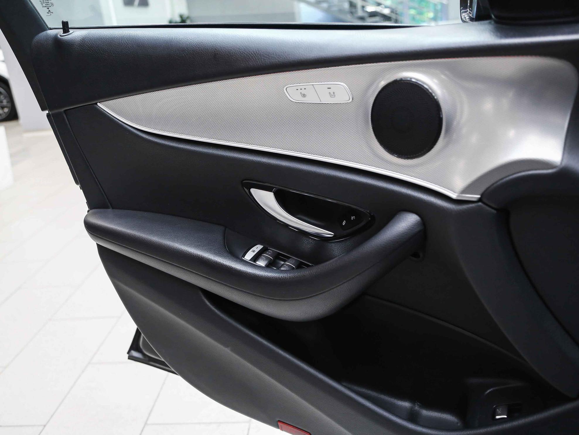 Mercedes-Benz E-Класс 2019, черный, ДЦ Орехово