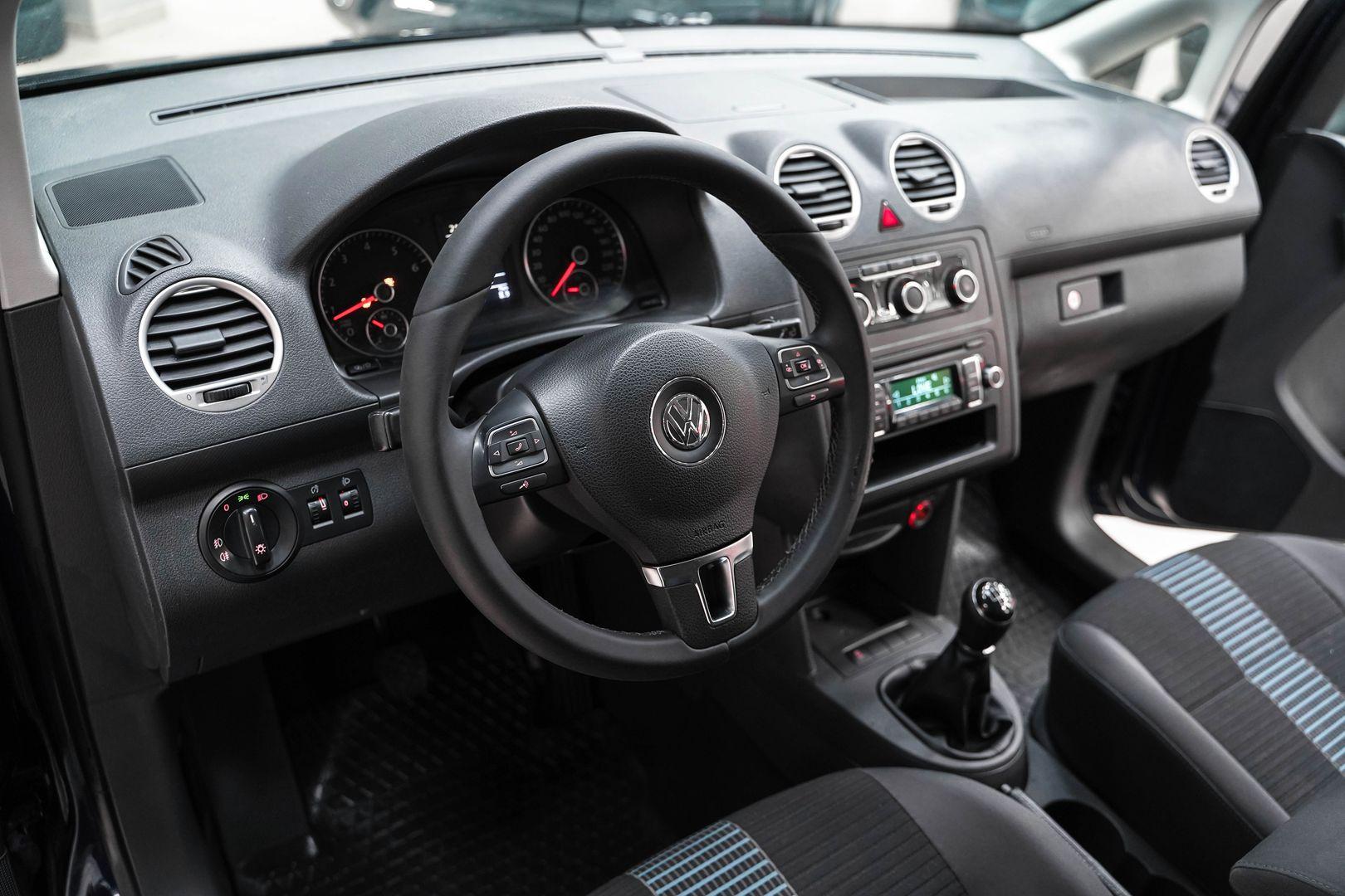 Volkswagen Caddy 2013, синий, ДЦ Орехово