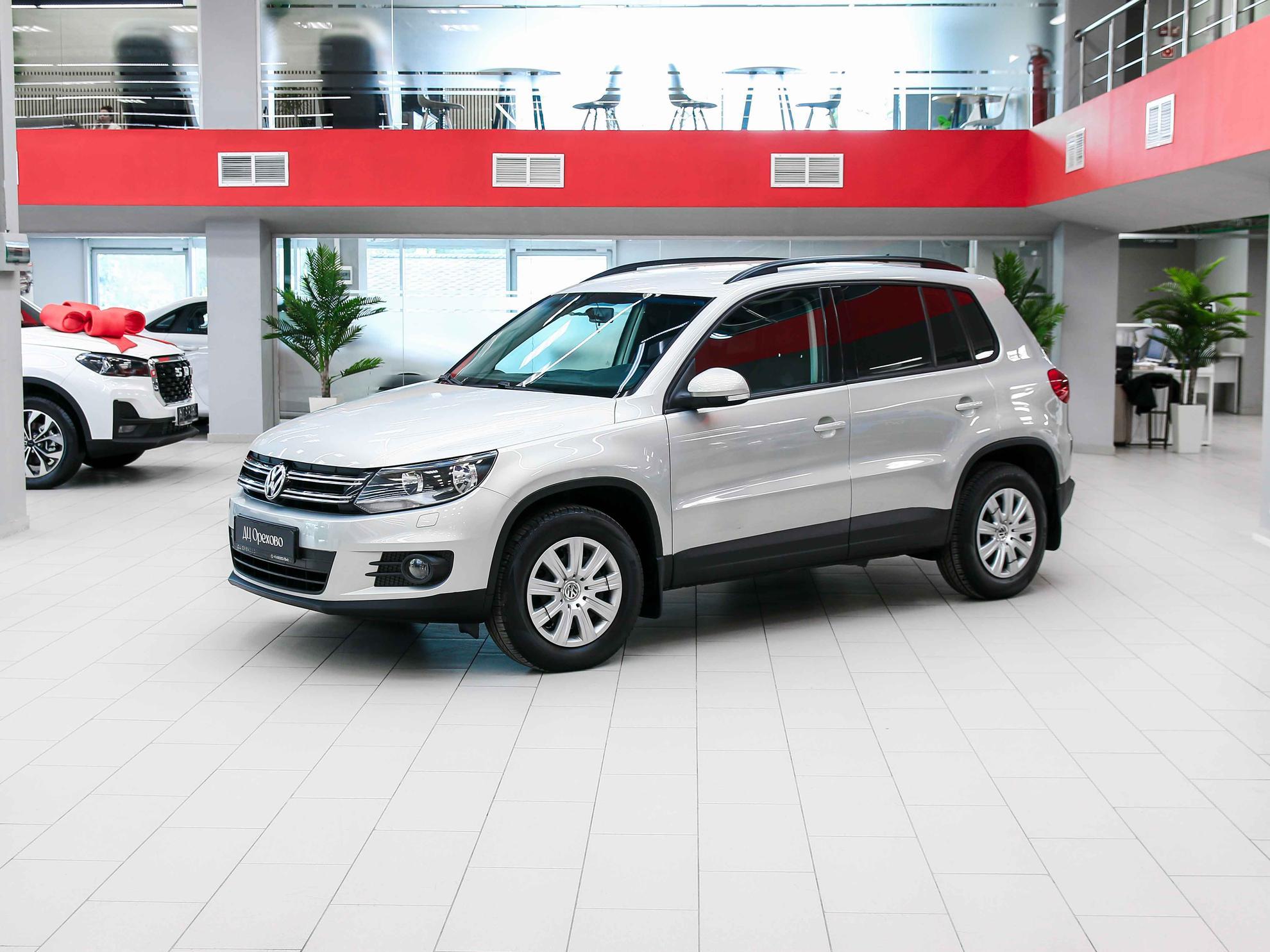 Volkswagen Tiguan 2013, серебряный, ДЦ Орехово