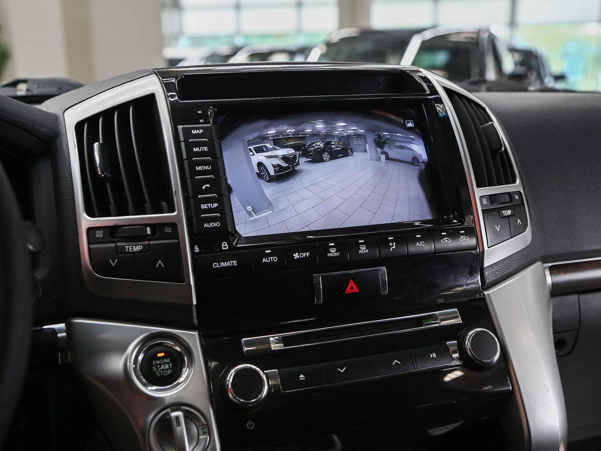 Toyota Land Cruiser 2013, белый, ДЦ Орехово