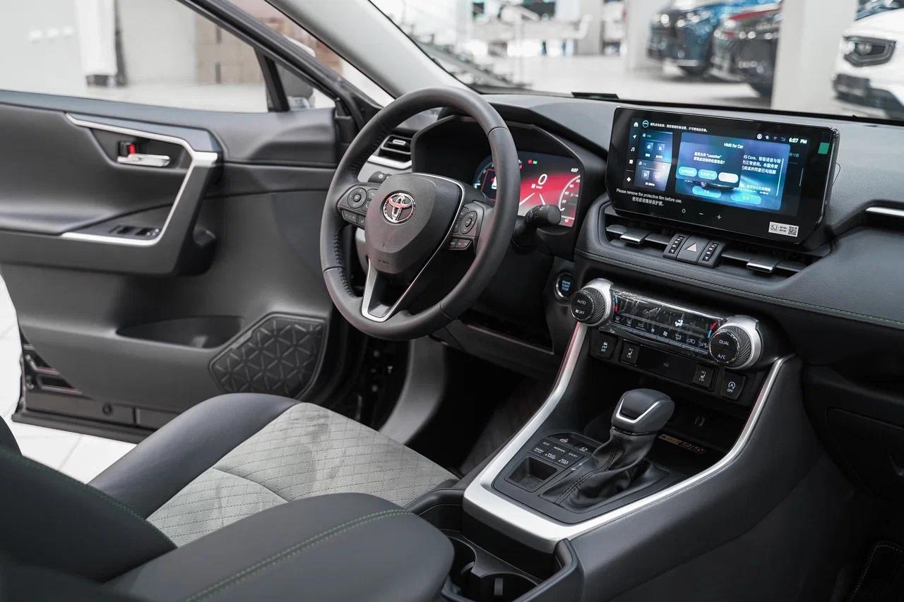 Toyota RAV4 2025, черный, ДЦ Орехово