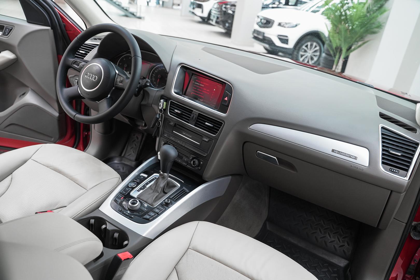 Audi Q5 2010, красный, ДЦ Орехово