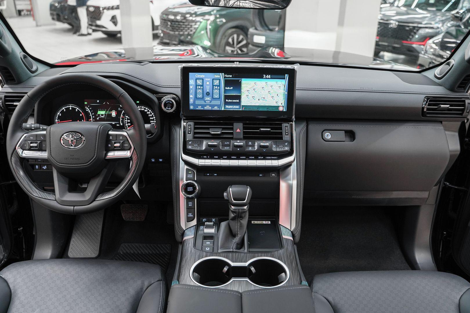 Toyota Land Cruiser 2024, черный, ДЦ Орехово