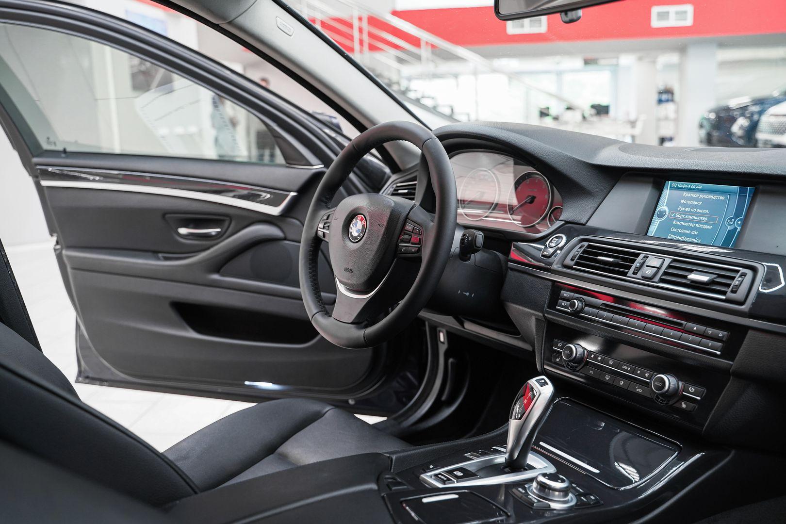 BMW 5 серии 2012, синий, ДЦ Орехово