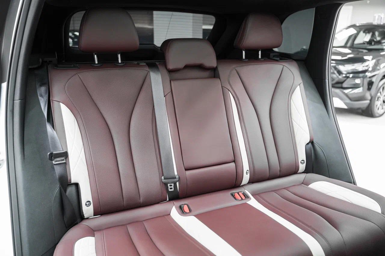 Geely Monjaro 2022, белый, ДЦ Орехово