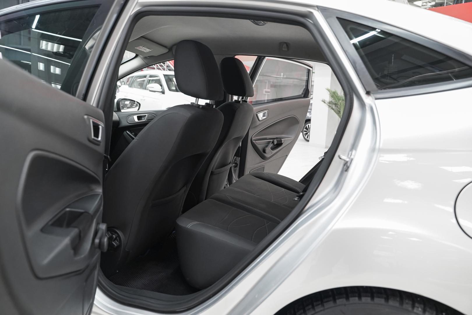Ford Fiesta 2015, серебряный, ДЦ Орехово
