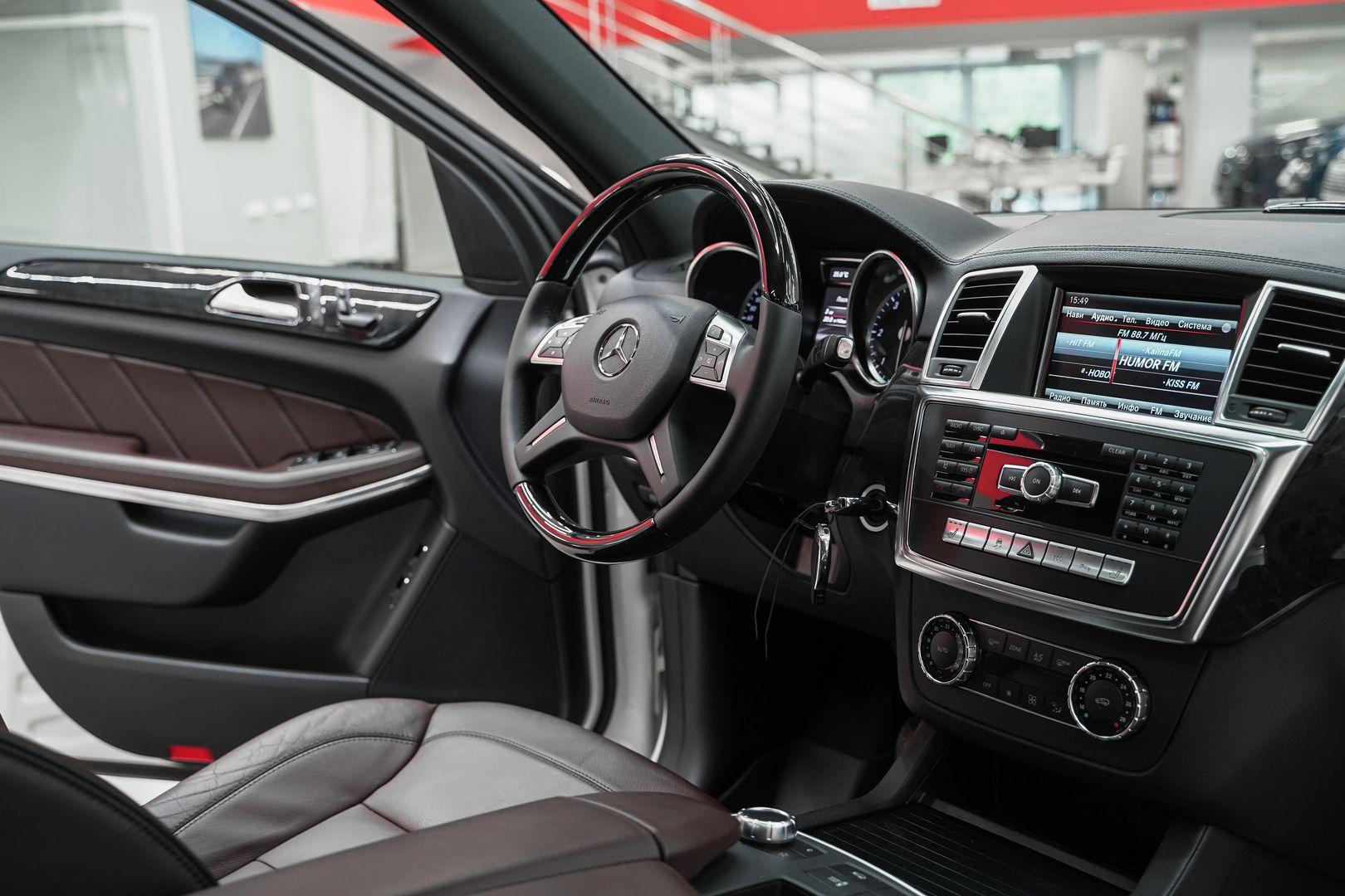 Mercedes-Benz GL-Класс 2013, белый, ДЦ Орехово