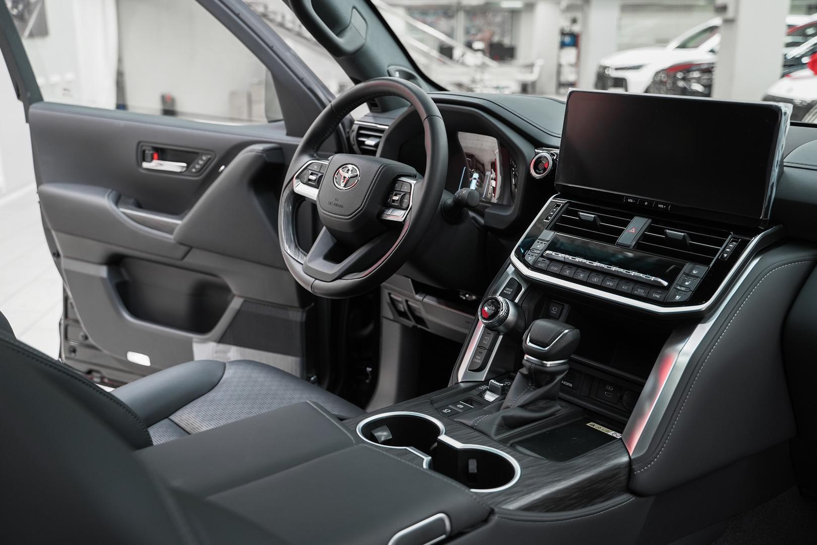 Toyota Land Cruiser 2025, черный, ДЦ Орехово