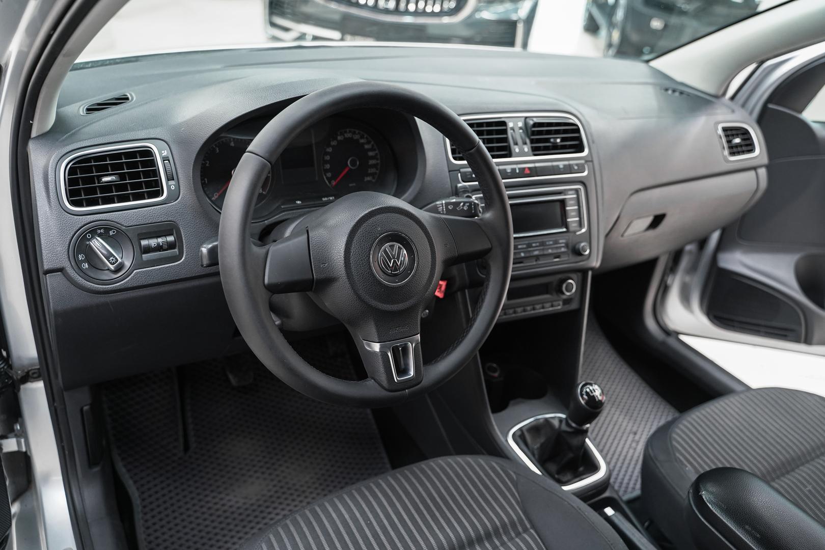 Volkswagen Polo 2013, серебряный, ДЦ Орехово