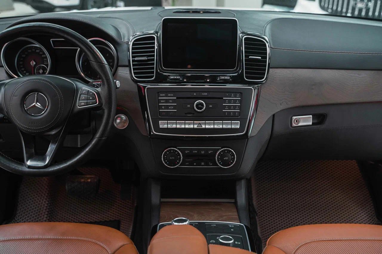 Mercedes-Benz GLE 2015, белый, ДЦ Орехово