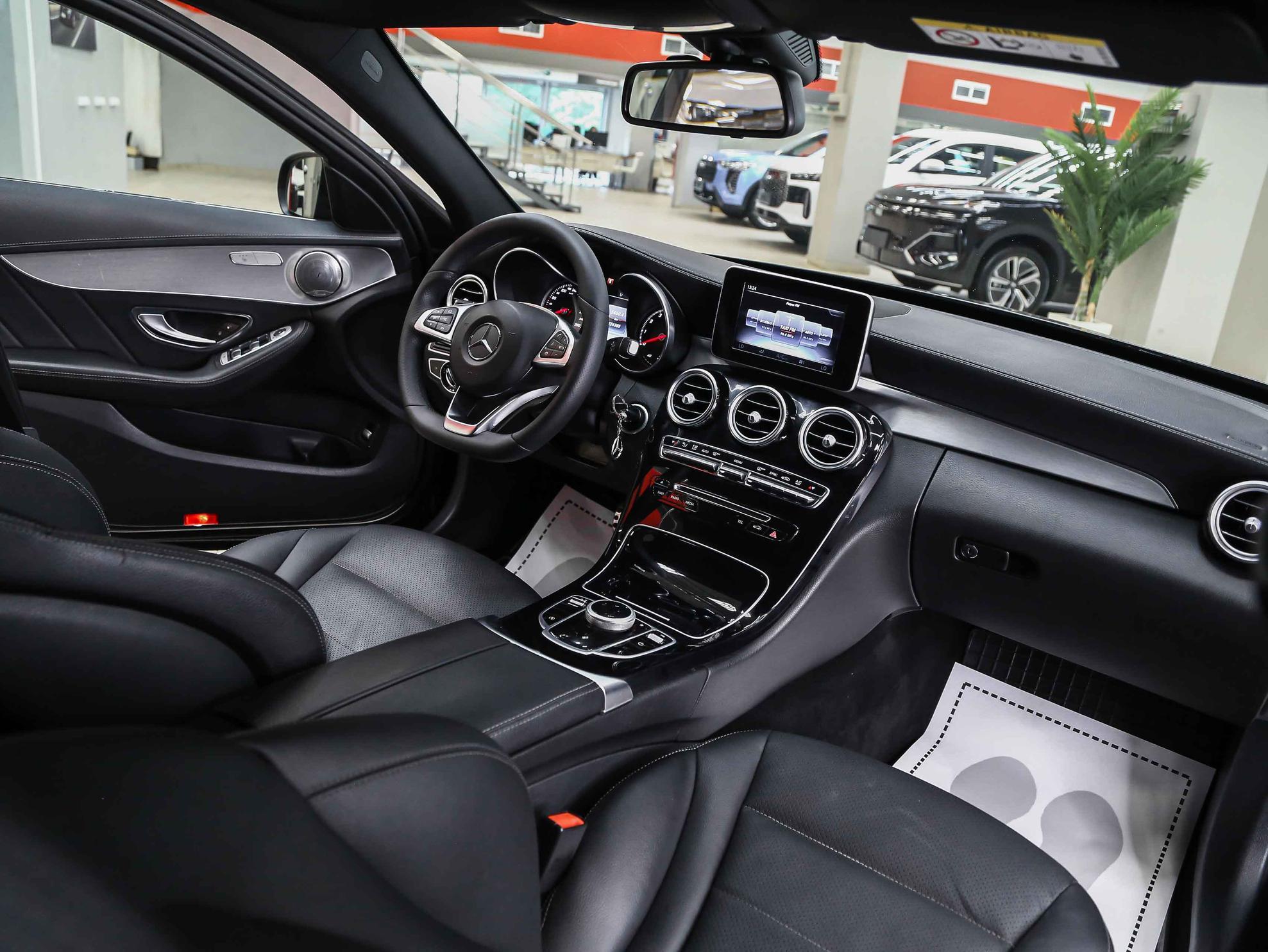 Mercedes-Benz C-Класс 2015, черный, ДЦ Орехово