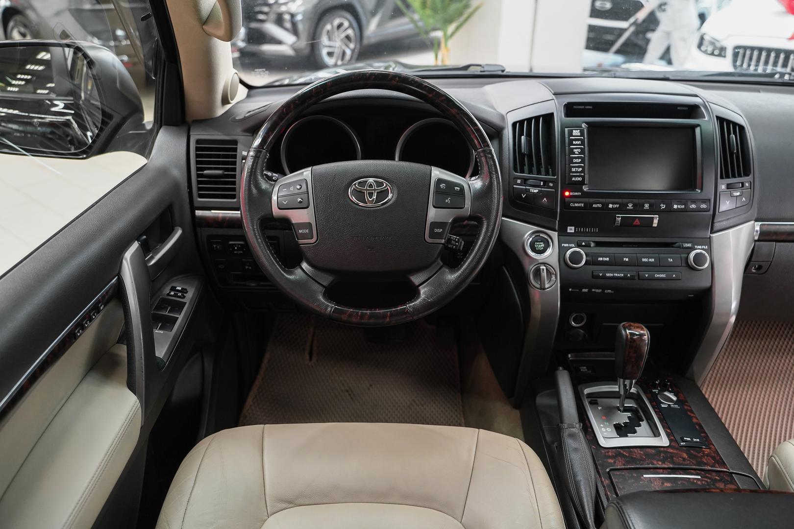 Toyota Land Cruiser 2011, черный, ДЦ Орехово