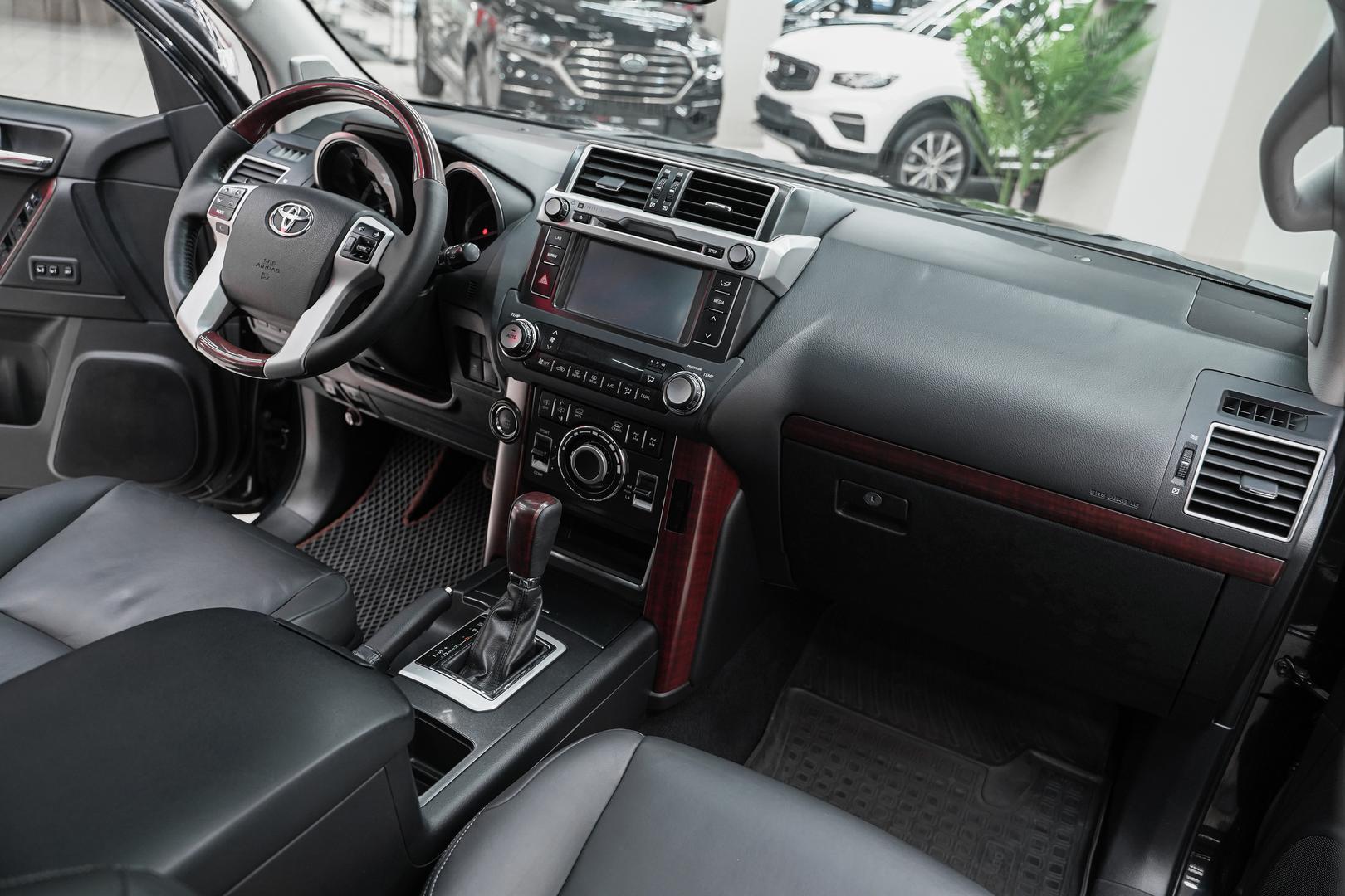 Toyota Land Cruiser Prado 2014, черный, ДЦ Орехово