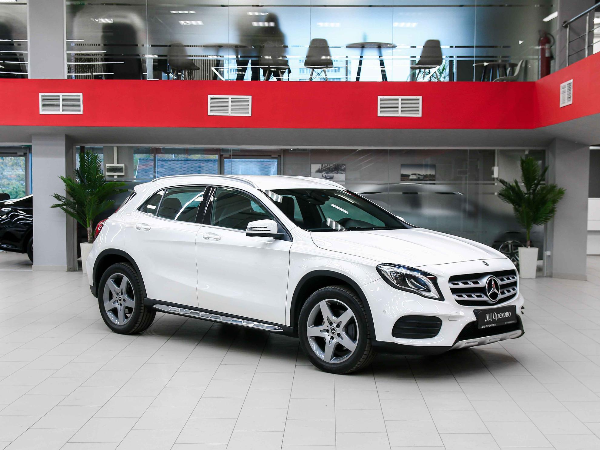Mercedes-Benz GLA 2018, белый, ДЦ Орехово