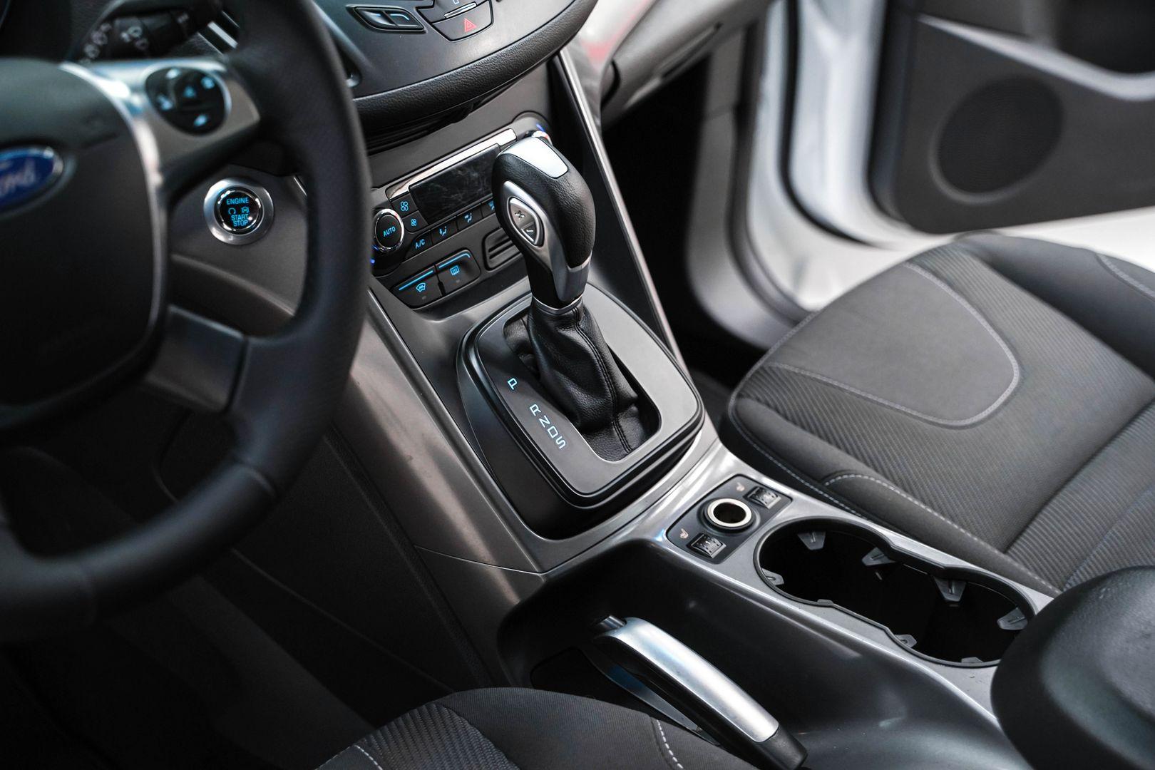 Ford Kuga 2015, белый, ДЦ Орехово