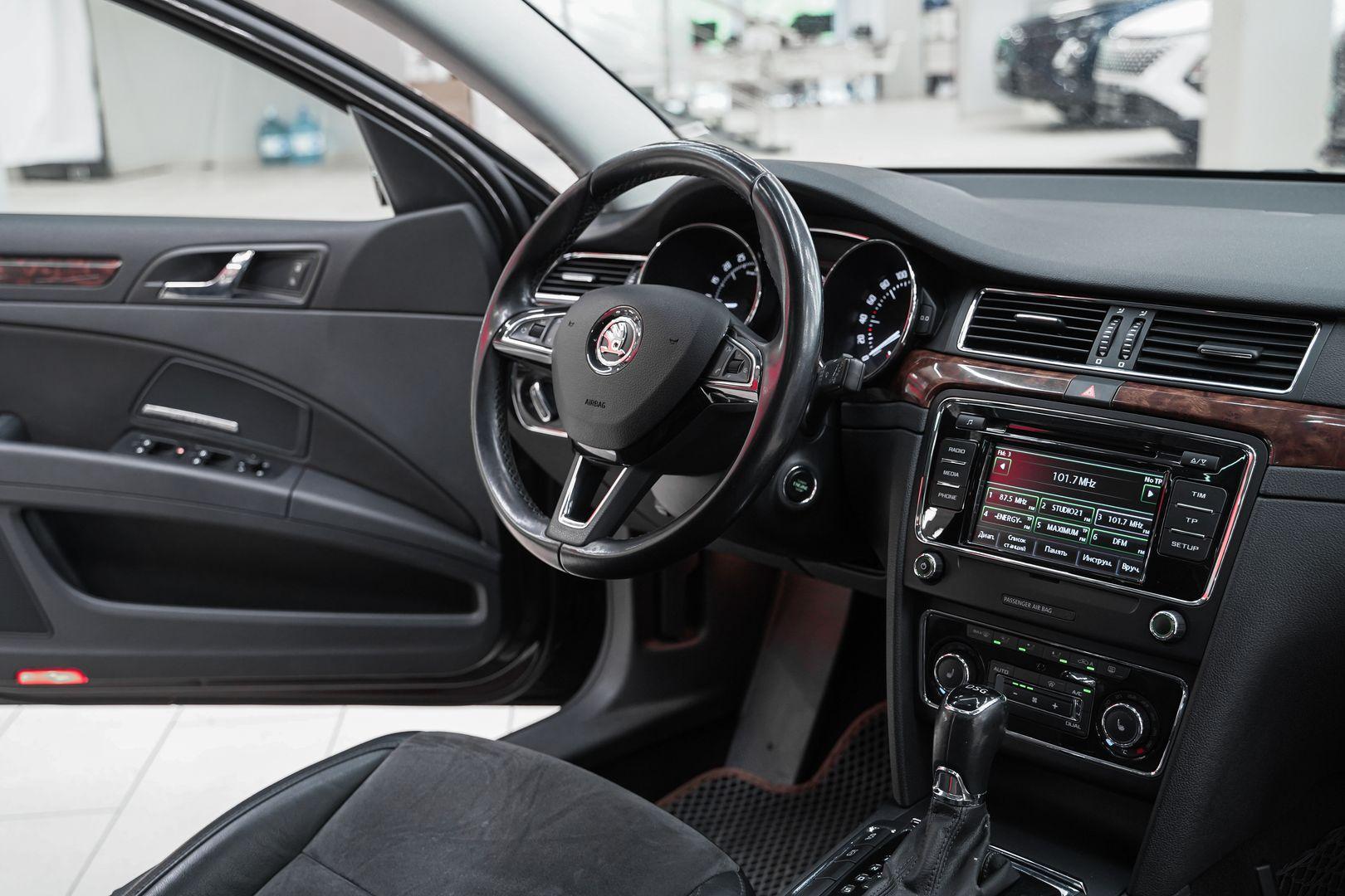 Skoda Superb 2014, коричневый, ДЦ Орехово