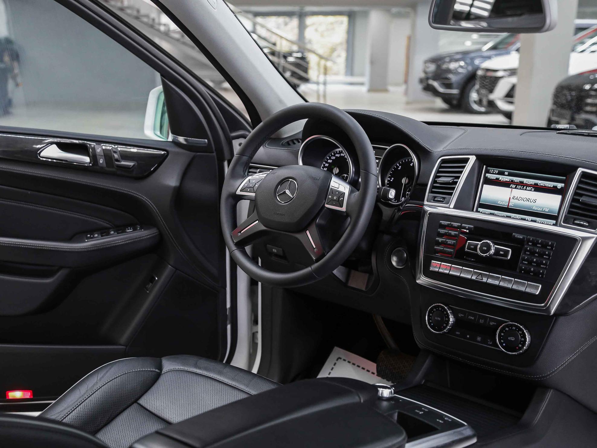 Mercedes-Benz M-Класс 2013, белый, ДЦ Орехово