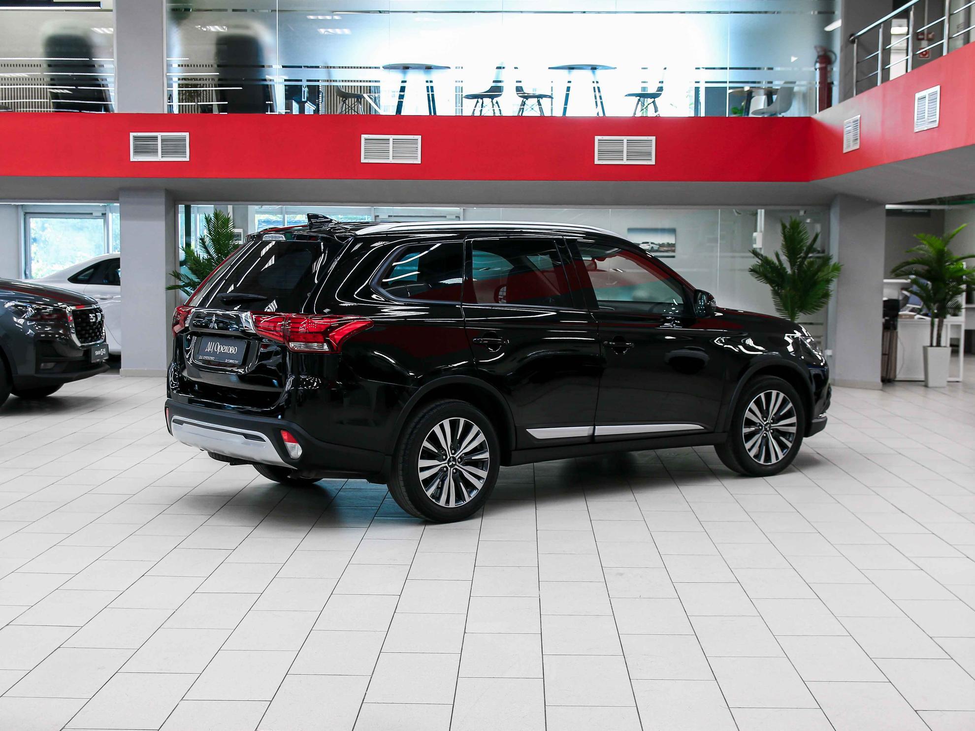 Mitsubishi Outlander 2019, черный, ДЦ Орехово