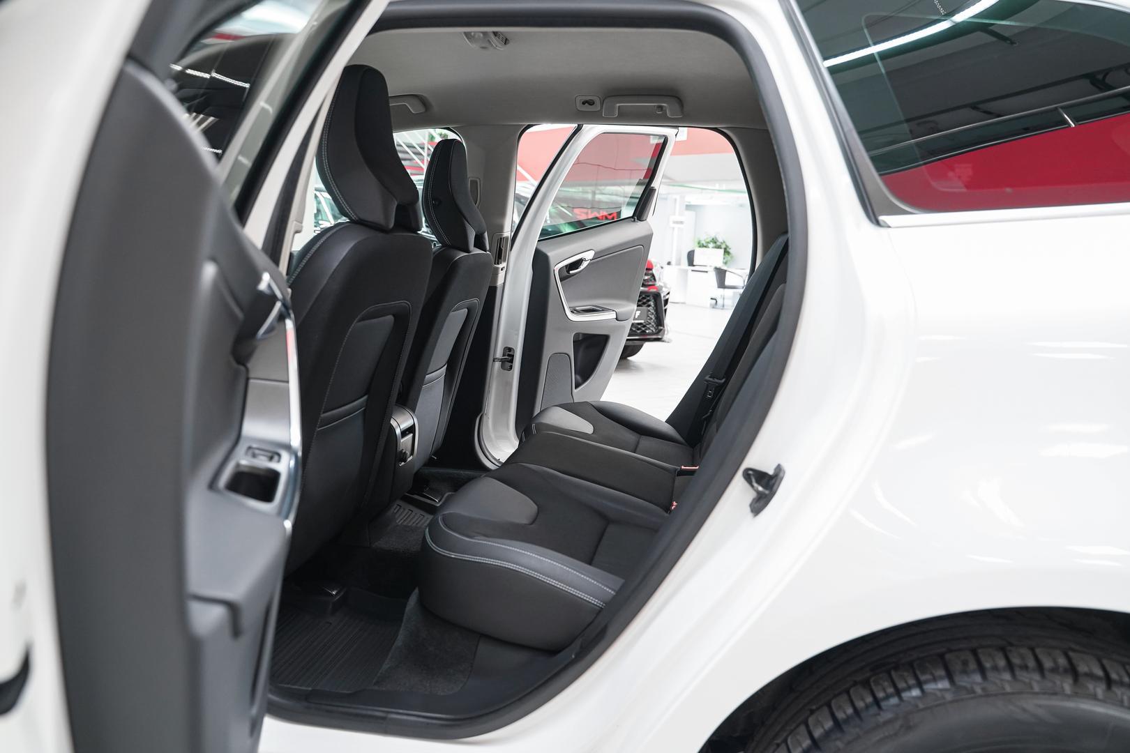 Volvo XC60 2012, белый, ДЦ Орехово