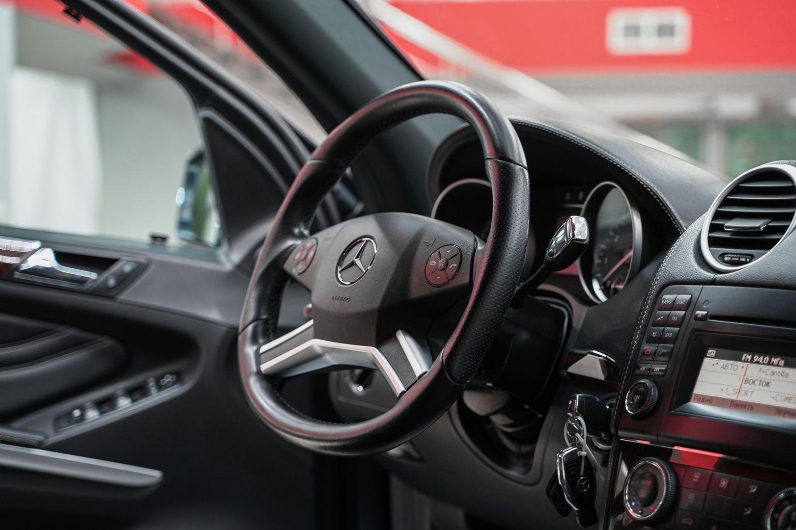 Mercedes-Benz M-Класс 2011, серый, ДЦ Орехово